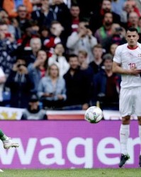 那不勒斯轻取斯佩齐亚,克瓦拉茨赫利亚助攻帽子戏法