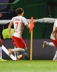  莱比锡红牛战术革新成功,少帅罗泽打造攻防体系  