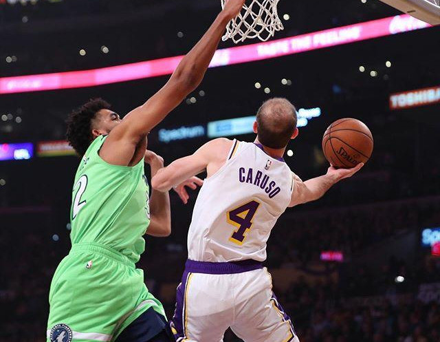 浓眉哥统治禁区湖人轻取马刺迎四连胜    浓眉哥统治禁区湖人轻取马刺迎四连胜